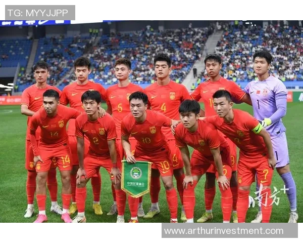 中国足球队迎战伊拉克队全力争胜展现实力与团队精神 中国足球队迎战伊拉克队全力争胜展现实力与团队精神